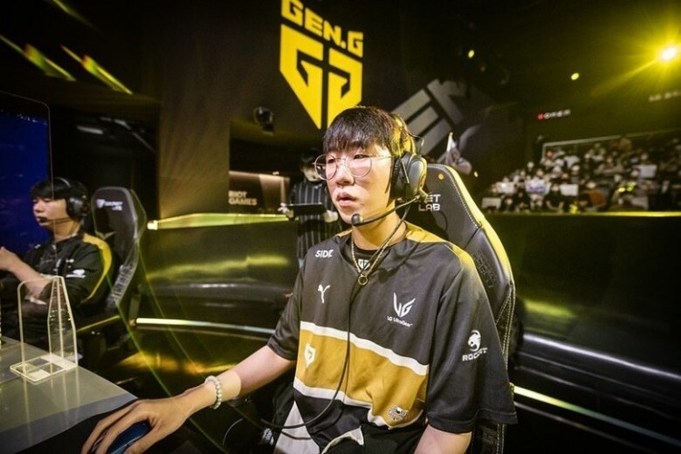 演着微妙的 演着微妙的