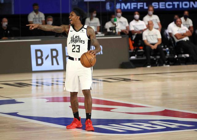 感到自己被 感到自己被